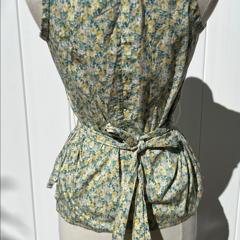Talbots Yellow Blue Floral Peplum Blouse Sleeveless V Neck Tailored Top 2 - Picture 4 of 5
